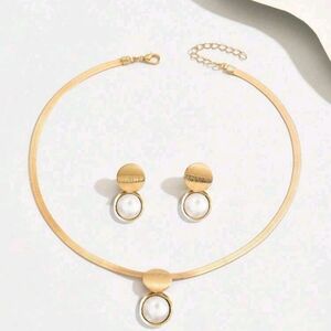 Elegant Gold and Pearl Jewelry Set